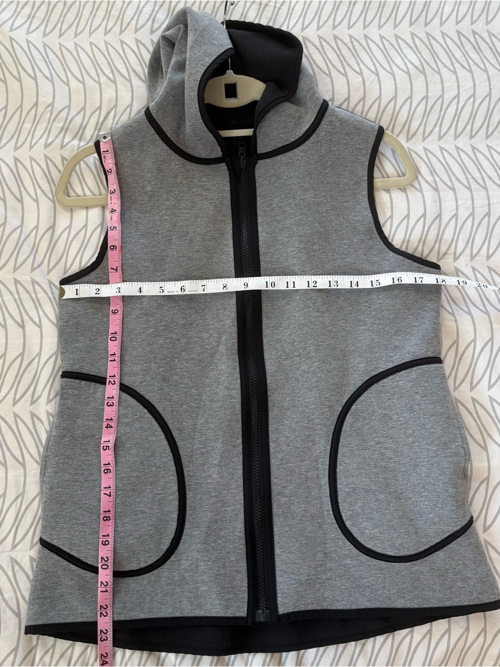 lululemon athletica Black Hooded Sleeveless Vest - Picture 11 of 13